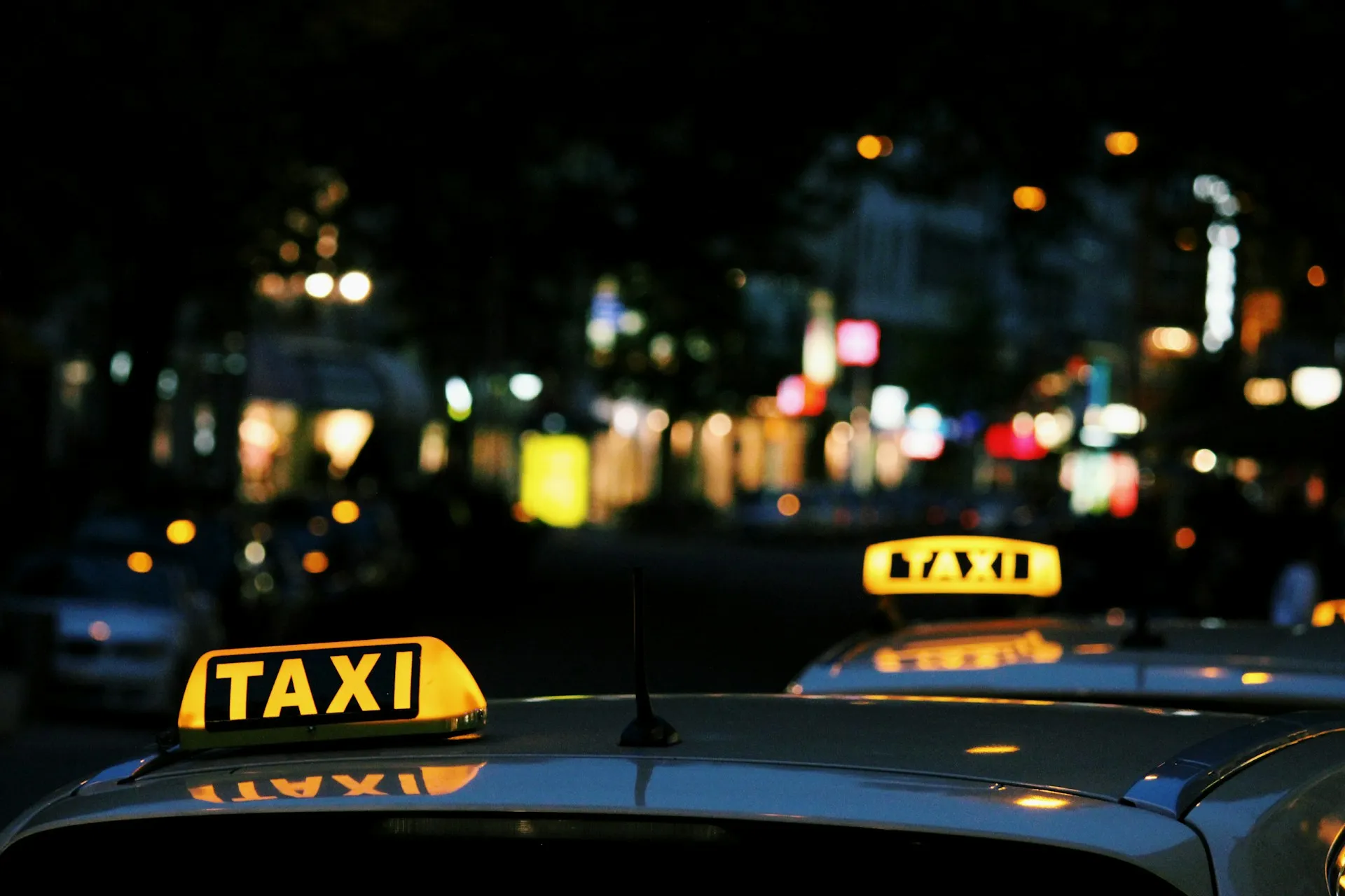 Transfer Black Cab – Airport Transfers and Taxi Services in Zadar background